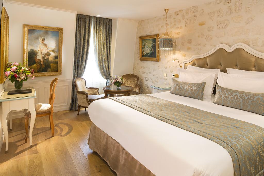 Junior Suite with Spa Bath